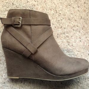 Brown wedge strappy bootie